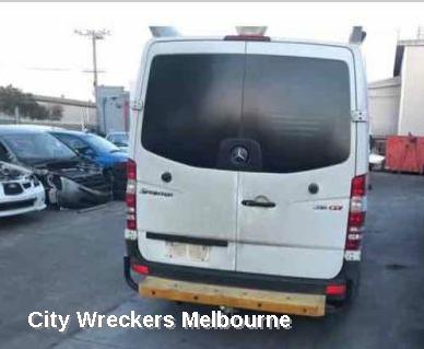 MERCEDES SPRINTER LEFT FRONT HUB ASSEMBLY, NCV3, SINGLE WHEEL TYPE, 10/2006 - 04/2018