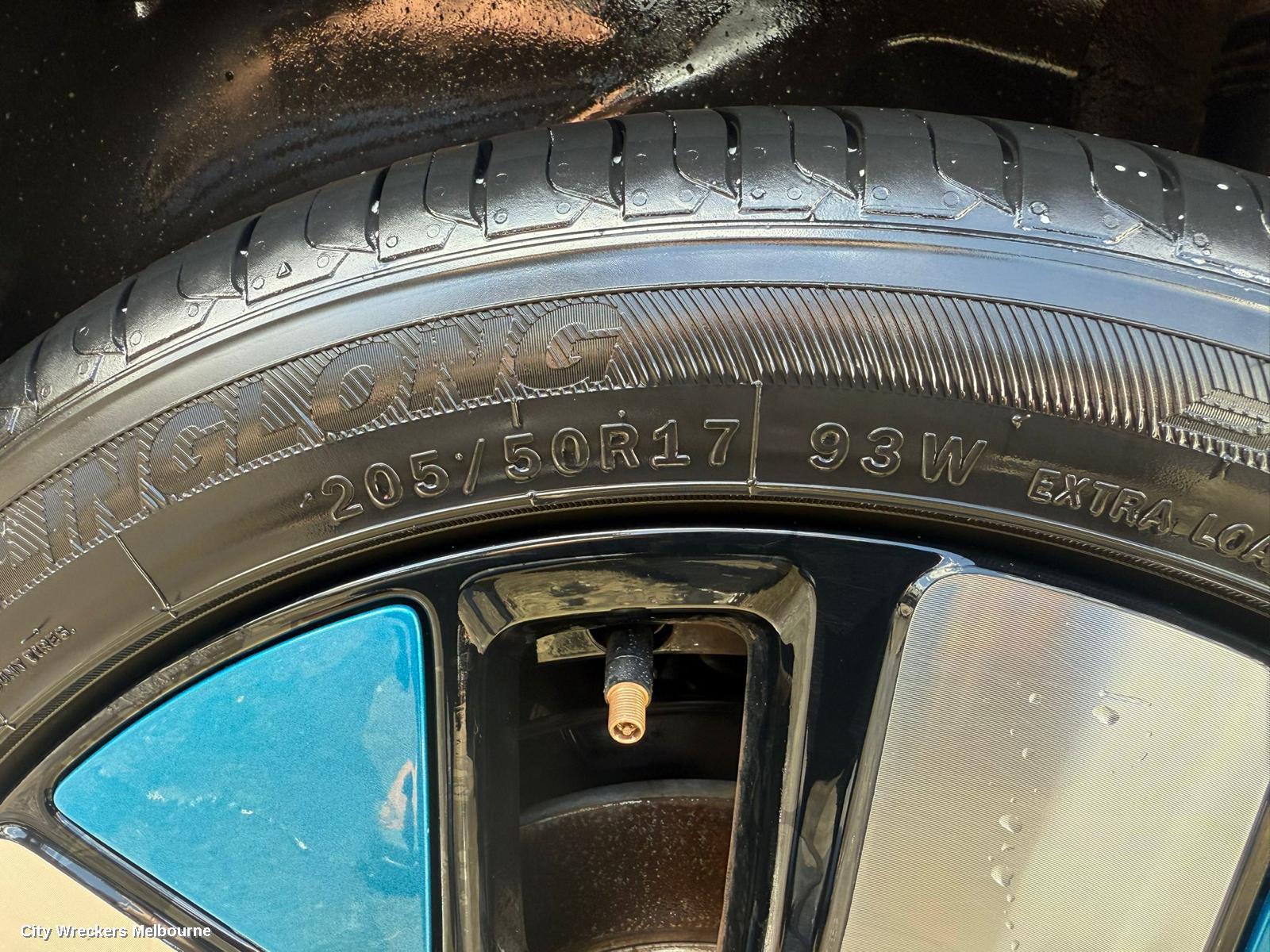BYD DOLPHIN WHEEL MAG, 1ST GEN, FACTORY, 17X6.5IN, 5 SPOKE, BI-COLOUR, SILVER/BLUE, 06/2023 ONWARDS
