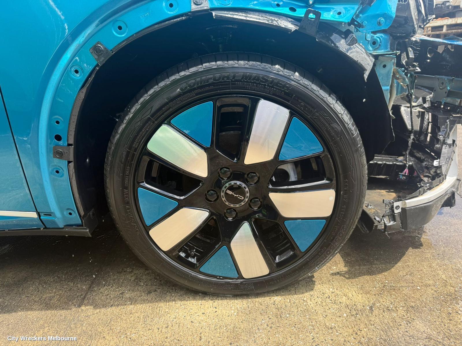 BYD DOLPHIN WHEEL MAG, 1ST GEN, FACTORY, 17X6.5IN, 5 SPOKE, BI-COLOUR, SILVER/BLUE, 06/2023 ONWARDS