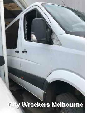 MERCEDES SPRINTER LEFT FRONT HUB ASSEMBLY, NCV3, SINGLE WHEEL TYPE, 10/2006 - 04/2018