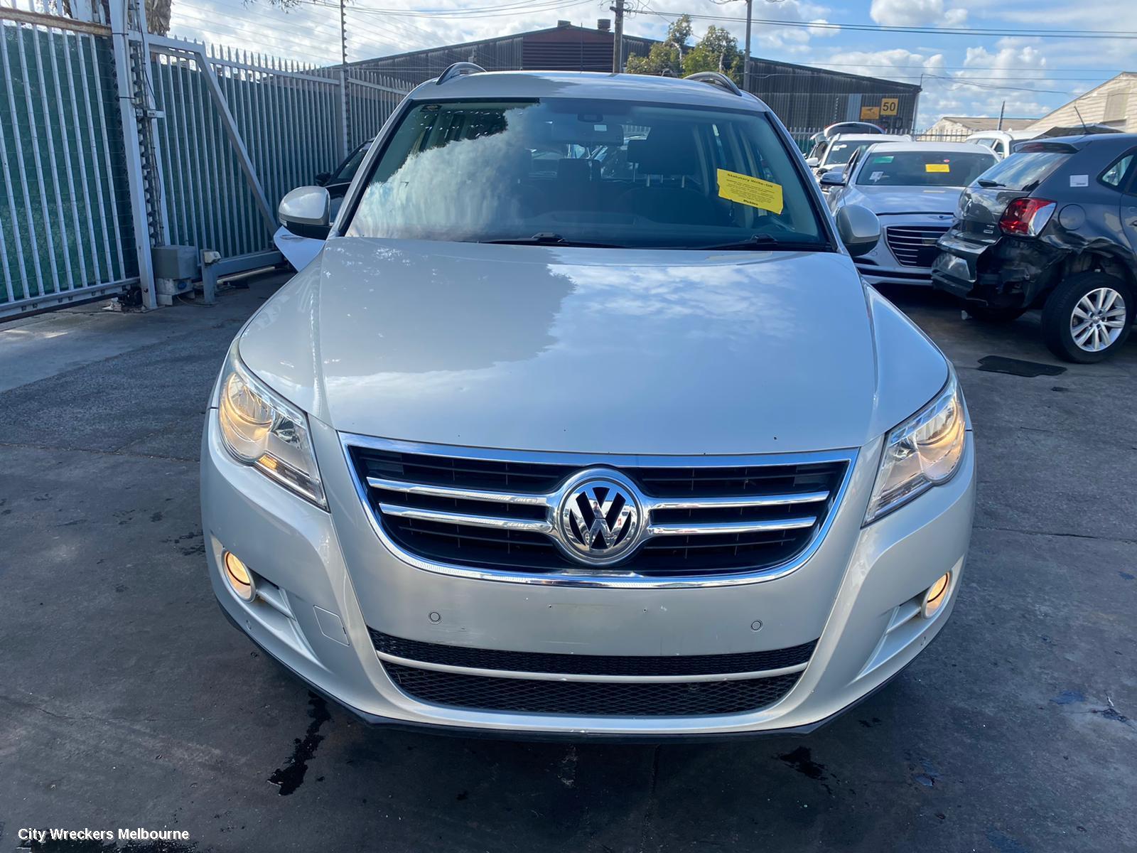 VOLKSWAGEN TIGUAN LEFT HEADLAMP, 5N, HALOGEN TYPE, 05/2008 - 06/2011