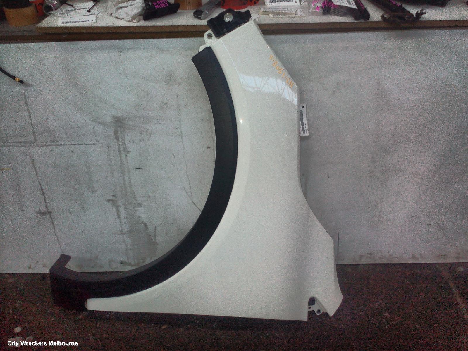 KIA SORENTO LEFT GUARD, UM, 03/2015 - 02/2020