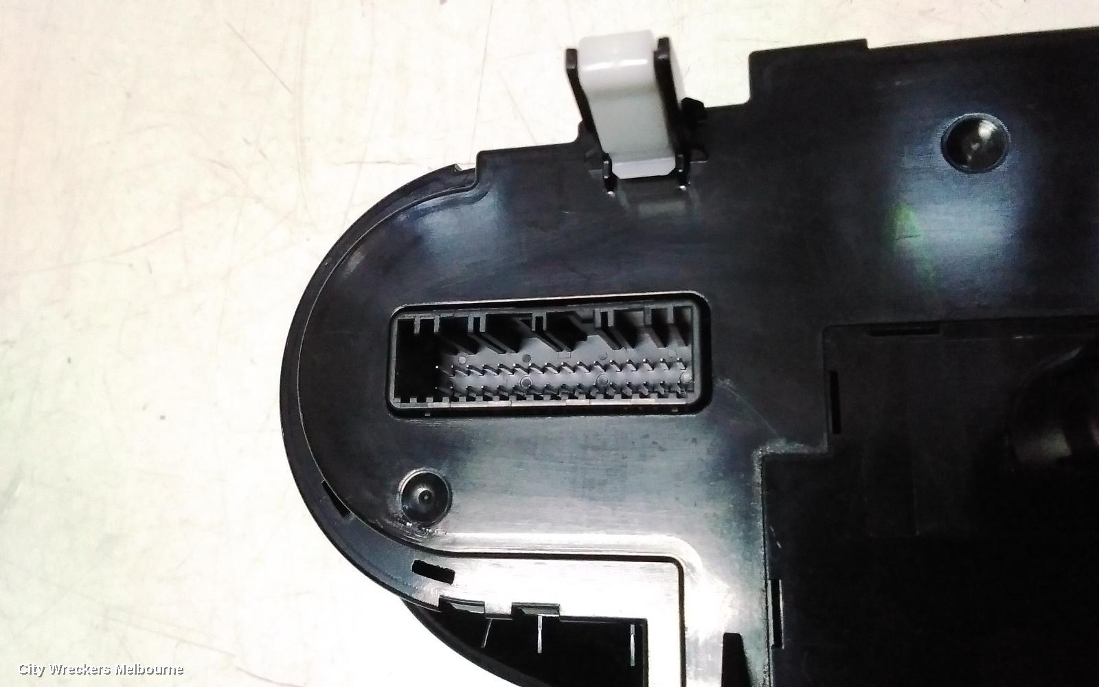 KIA SORENTO HEATER/AC CONTROLS, FRONT, CLIMATE CONTROL TYPE, UM, 03/2015 - 09/2017