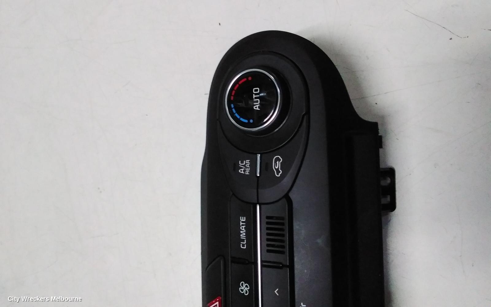 KIA SORENTO HEATER/AC CONTROLS, FRONT, CLIMATE CONTROL TYPE, UM, 03/2015 - 09/2017