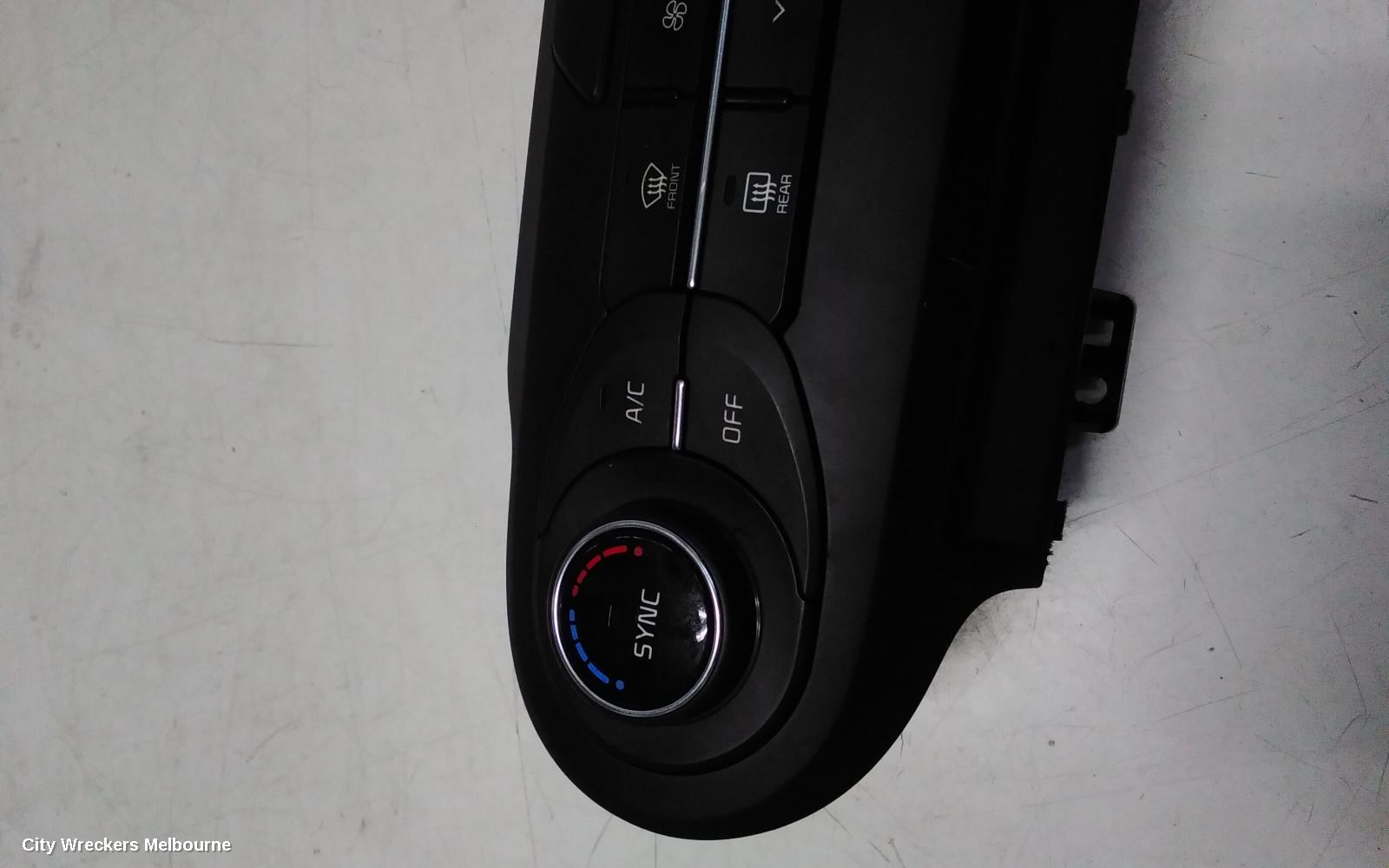 KIA SORENTO HEATER/AC CONTROLS, FRONT, CLIMATE CONTROL TYPE, UM, 03/2015 - 09/2017