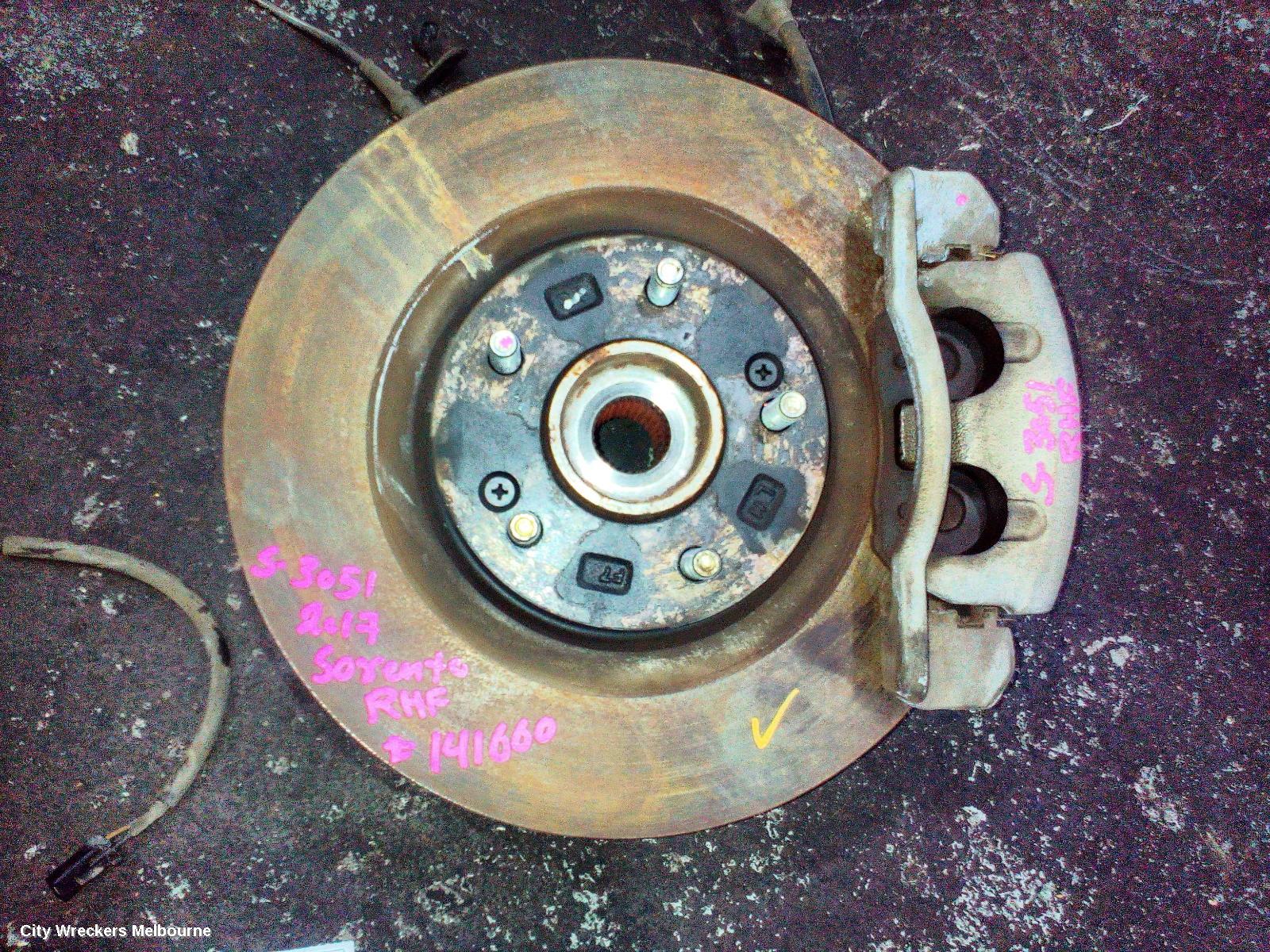 KIA SORENTO RIGHT FRONT HUB ASSEMBLY, UM, 03/2015 - 02/2020