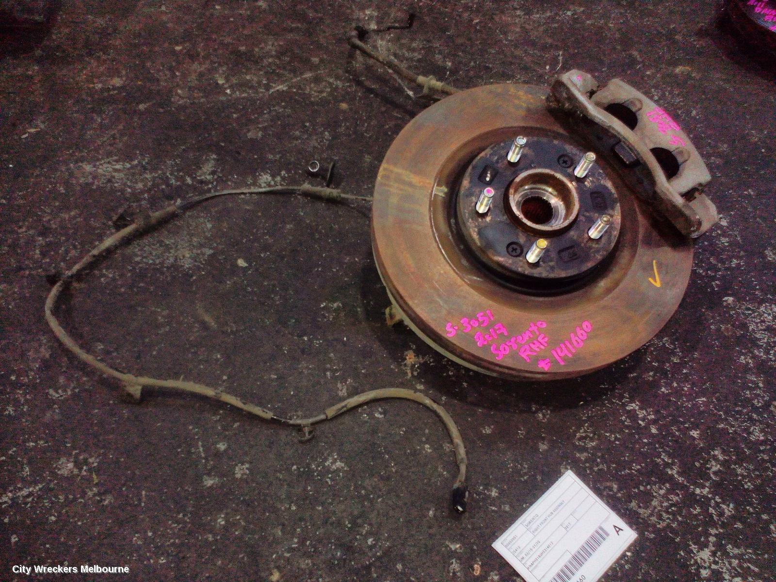 KIA SORENTO RIGHT FRONT HUB ASSEMBLY, UM, 03/2015 - 02/2020