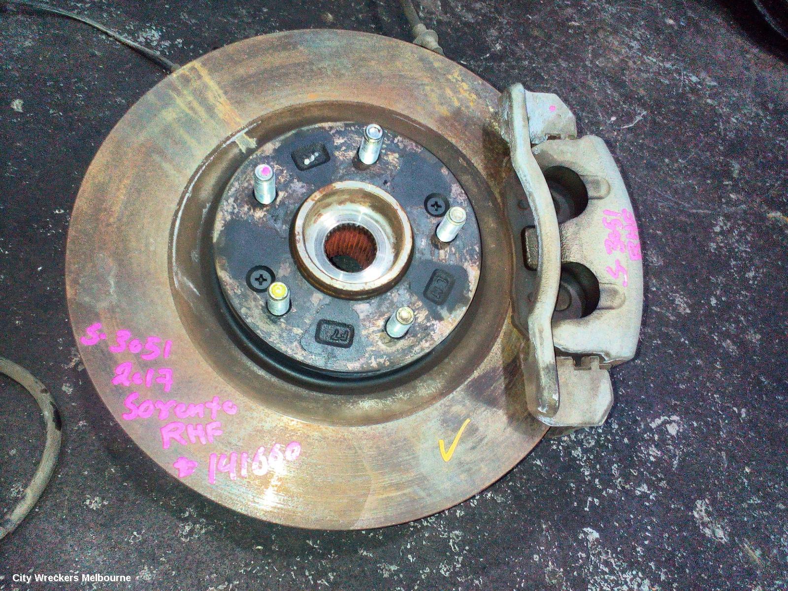 KIA SORENTO RIGHT FRONT HUB ASSEMBLY, UM, 03/2015 - 02/2020