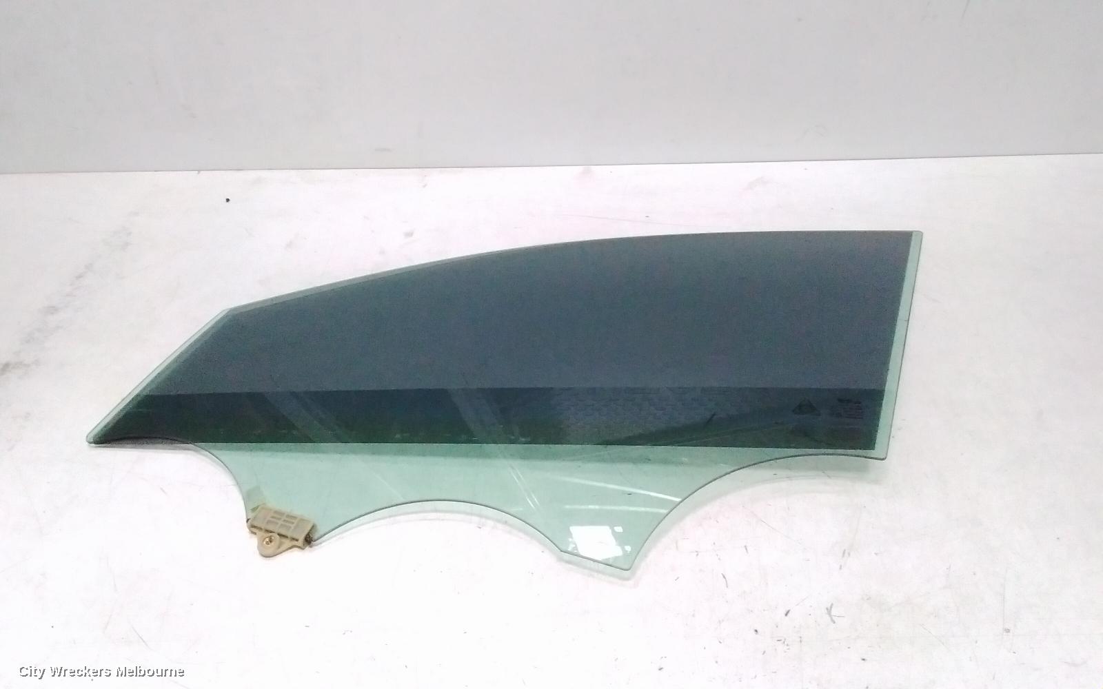 KIA SORENTO LEFT FRONT DOOR WINDOW, UM, 03/2015 - 02/2020