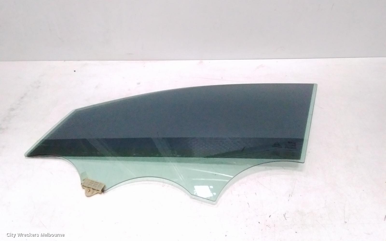 KIA SORENTO LEFT FRONT DOOR WINDOW, UM, 03/2015 - 02/2020