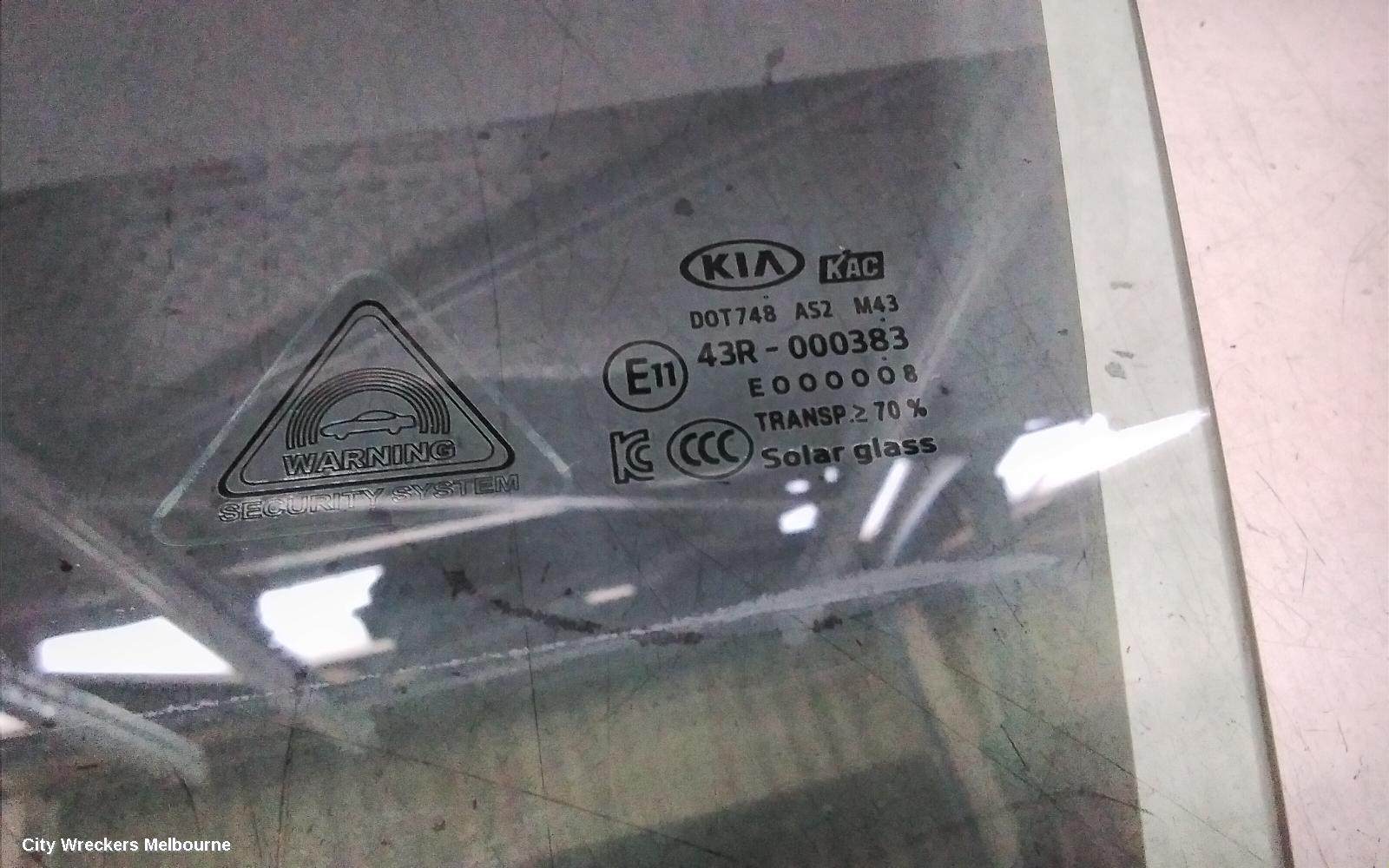 KIA SORENTO LEFT FRONT DOOR WINDOW, UM, 03/2015 - 02/2020