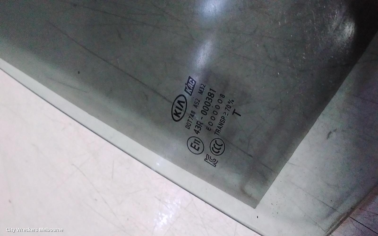 KIA SORENTO RIGHT REAR DOOR WINDOW, UM, 03/2015 - 02/2020