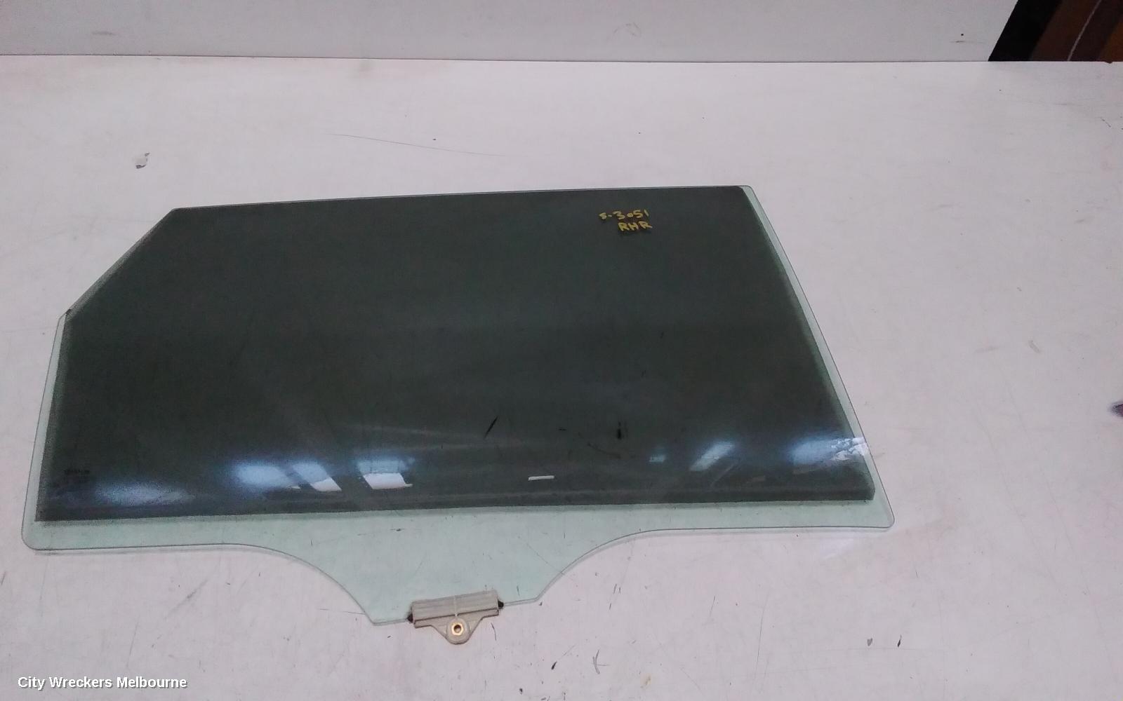 KIA SORENTO RIGHT REAR DOOR WINDOW, UM, 03/2015 - 02/2020