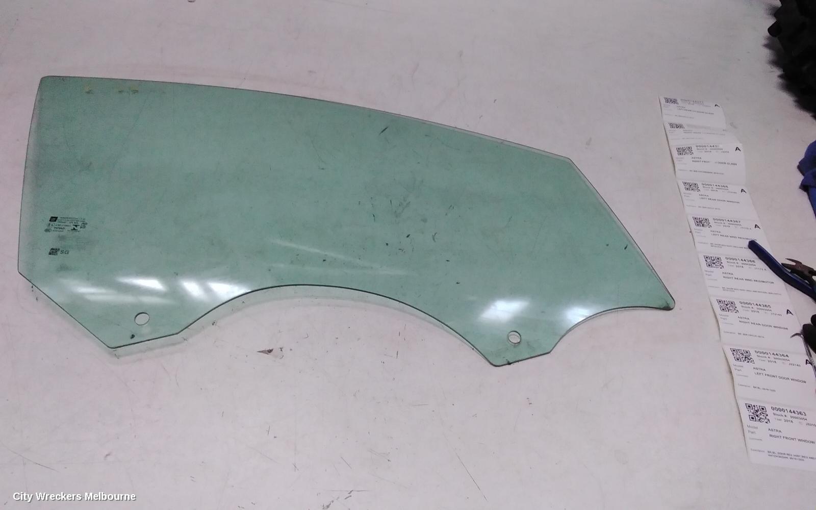 HOLDEN ASTRA RIGHT FRONT DOOR WINDOW, BK-BL, 09/2016 - 12/2020