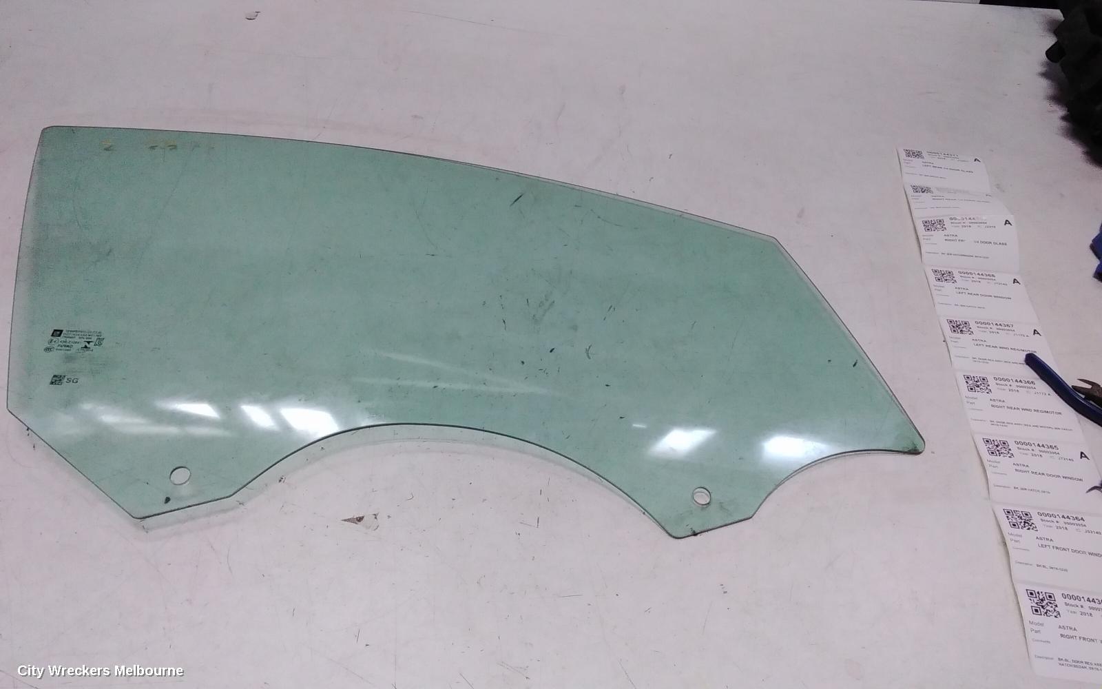 HOLDEN ASTRA RIGHT FRONT DOOR WINDOW, BK-BL, 09/2016 - 12/2020