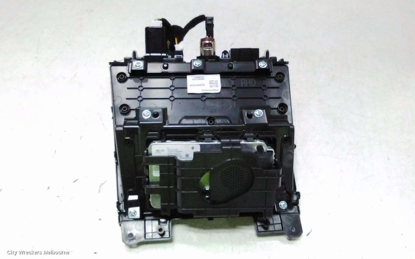 HYUNDAI TUCSON, NX4, CHARGING POINT, 12V CIGAR LIGHTER (IN FRONT OF CENTRE CONSOLE), 02/2021 ONWARDS, 95560-N9000 MOBIL CHARGER WITH AUX: 136083