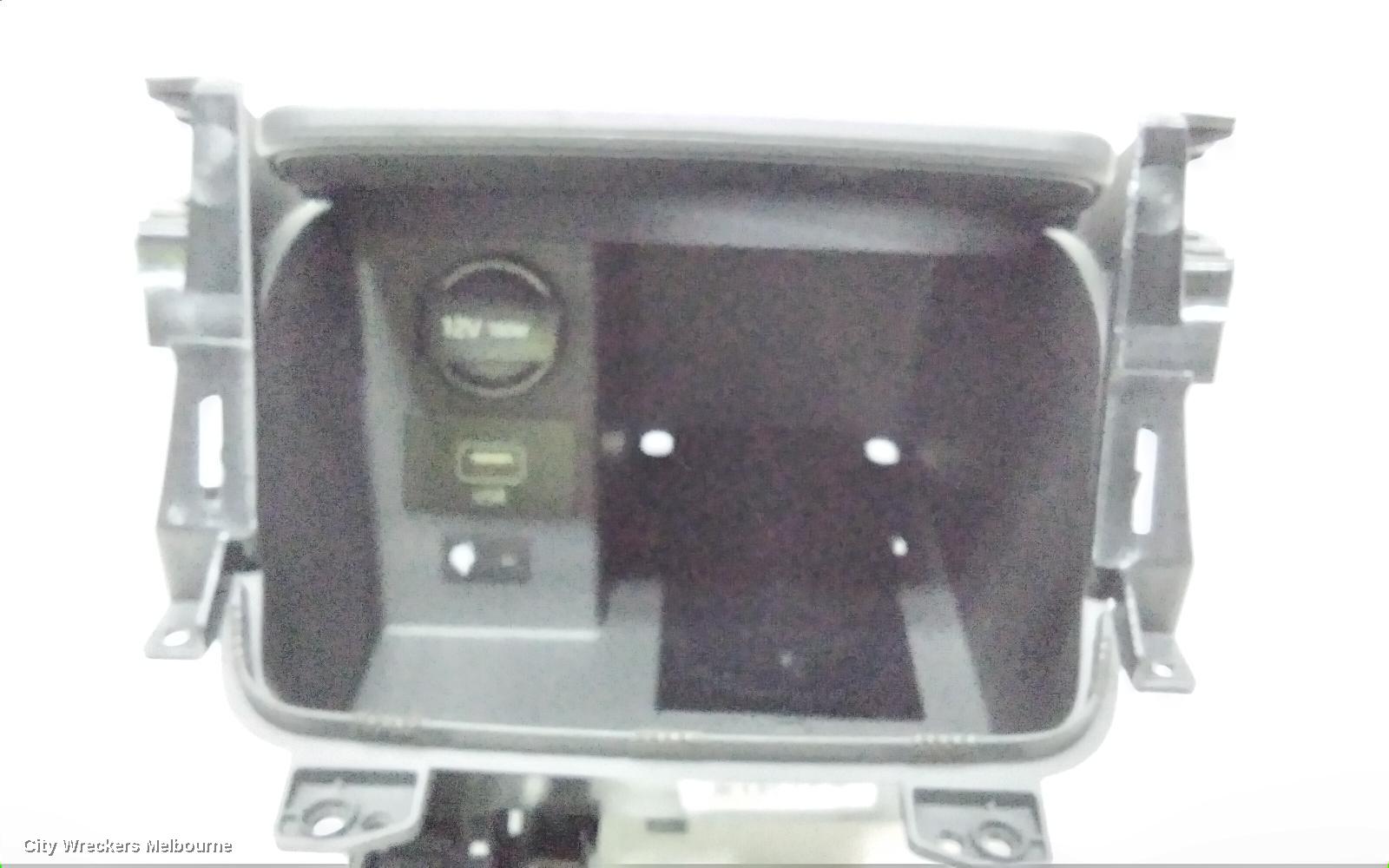 HYUNDAI I30, WIRELESS CHARGING INDICATOR (IN FRONT OF CENTRE CONSOLE), PD, HATCH, 03/2017 ONWARDS, WITH GEAR SUROUND 95560-G3100: 136795