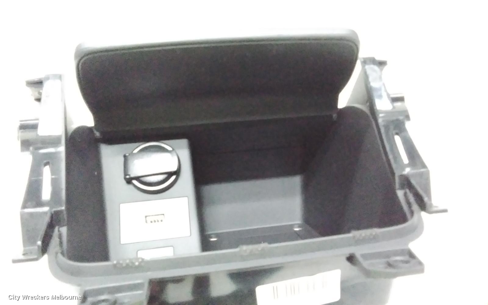 HYUNDAI I30, WIRELESS CHARGING INDICATOR (IN FRONT OF CENTRE CONSOLE), PD, HATCH, 03/2017 ONWARDS, WITH GEAR SUROUND 95560-G3100: 136795