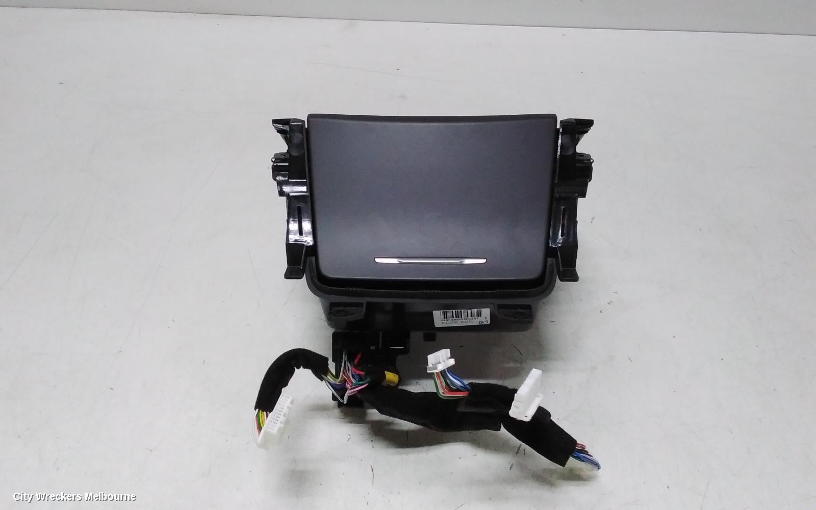HYUNDAI I30, WIRELESS CHARGING INDICATOR (IN FRONT OF CENTRE CONSOLE), PD, HATCH, 03/2017 ONWARDS, WITH GEAR SUROUND 95560-G3100: 136795