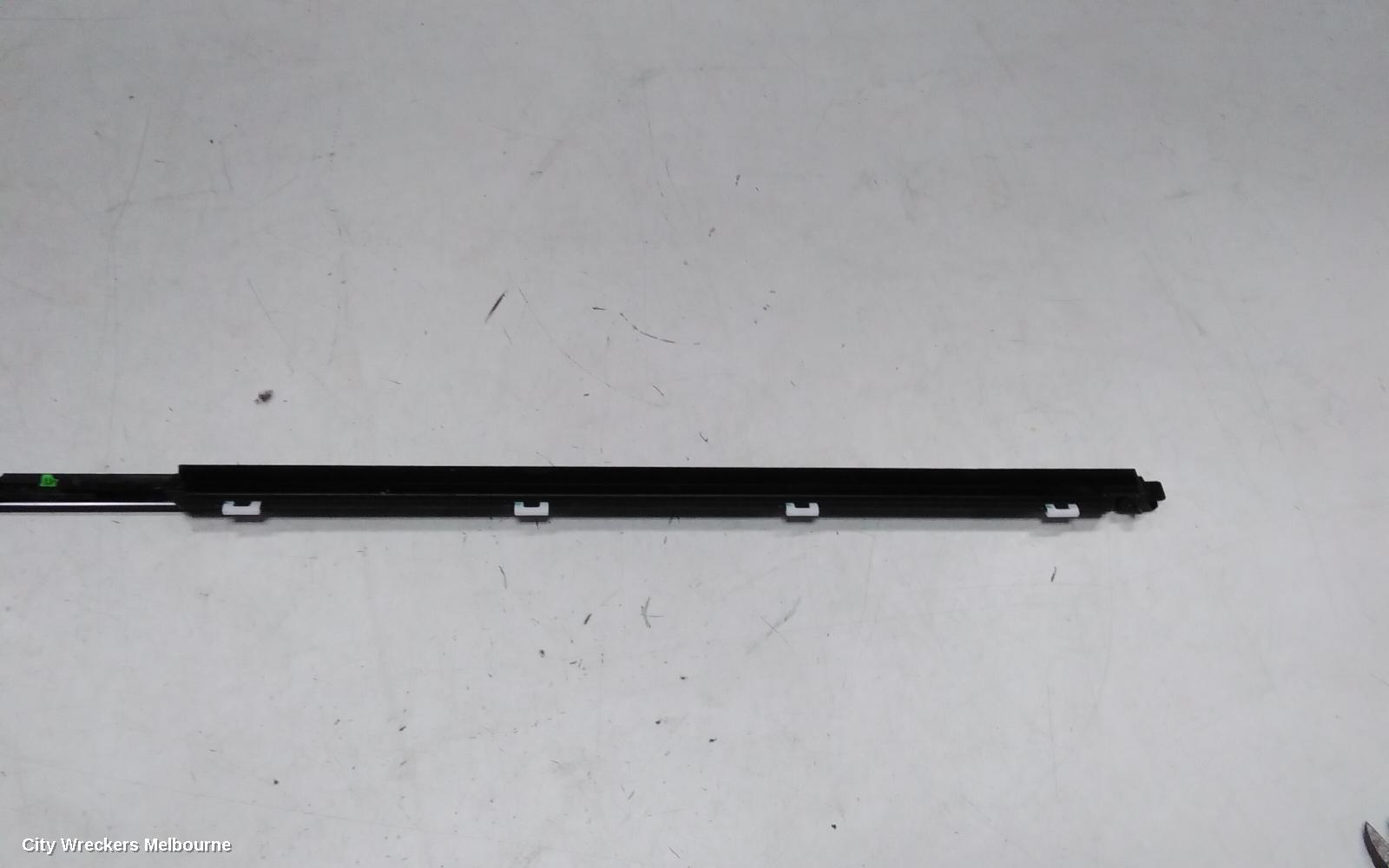 HYUNDAI SANTA FE DOOR MOULD, UPPER WINDOW MOULD : 136943, MX5, RH REAR, HIGH GLOSS BLACK, 11/2023 ONWARDS