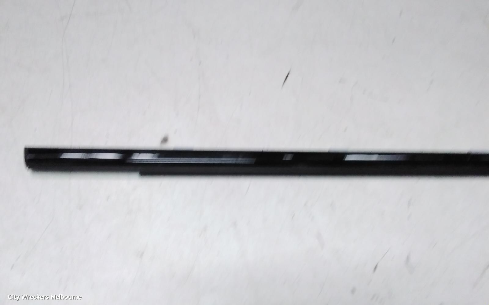 HYUNDAI SANTA FE DOOR MOULD, UPPER WINDOW MOULD : 136943, MX5, RH REAR, HIGH GLOSS BLACK, 11/2023 ONWARDS