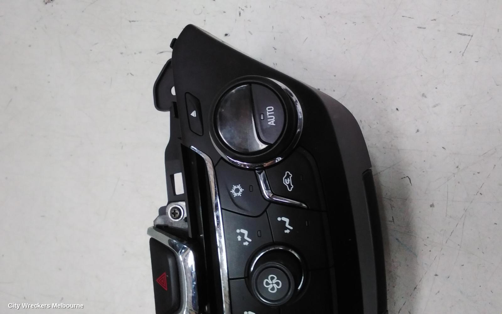 HOLDEN COMMODORE HEATER/AC CONTROLS, VF, BLACK, W/ CD TYPE, 05/2013 - 12/2017