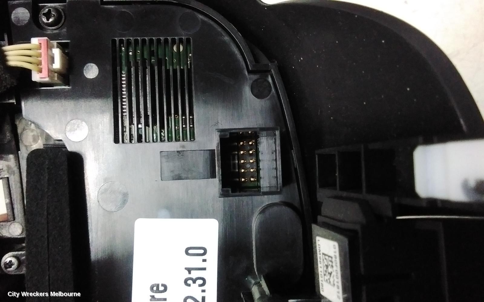 HOLDEN COMMODORE HEATER/AC CONTROLS, VF, BLACK, W/ CD TYPE, 05/2013 - 12/2017