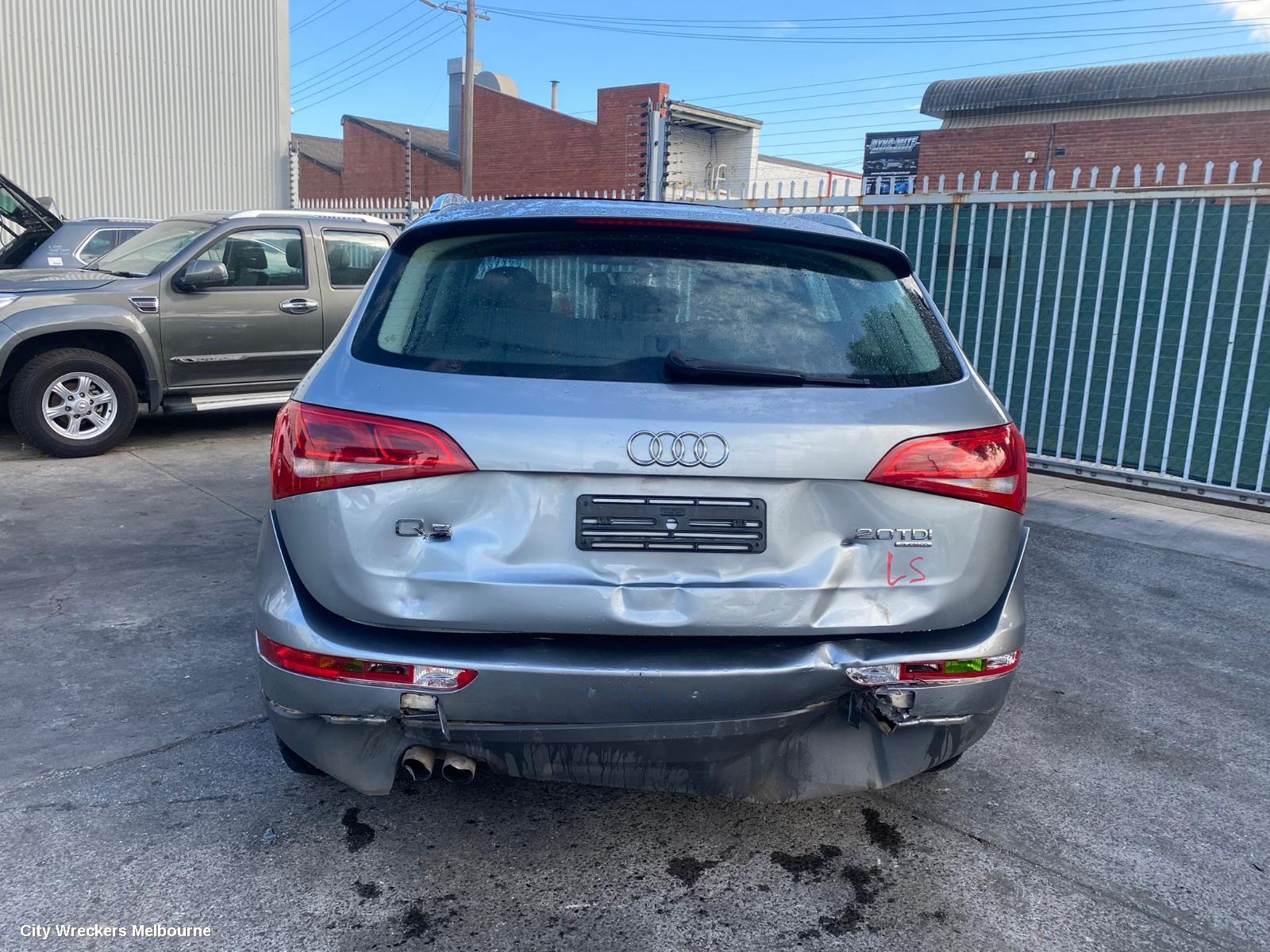 AUDI Q5 LEFT TAILLIGHT, IN TAILGATE, 8R, STANDARD TYPE, 03/2009 - 01/2017