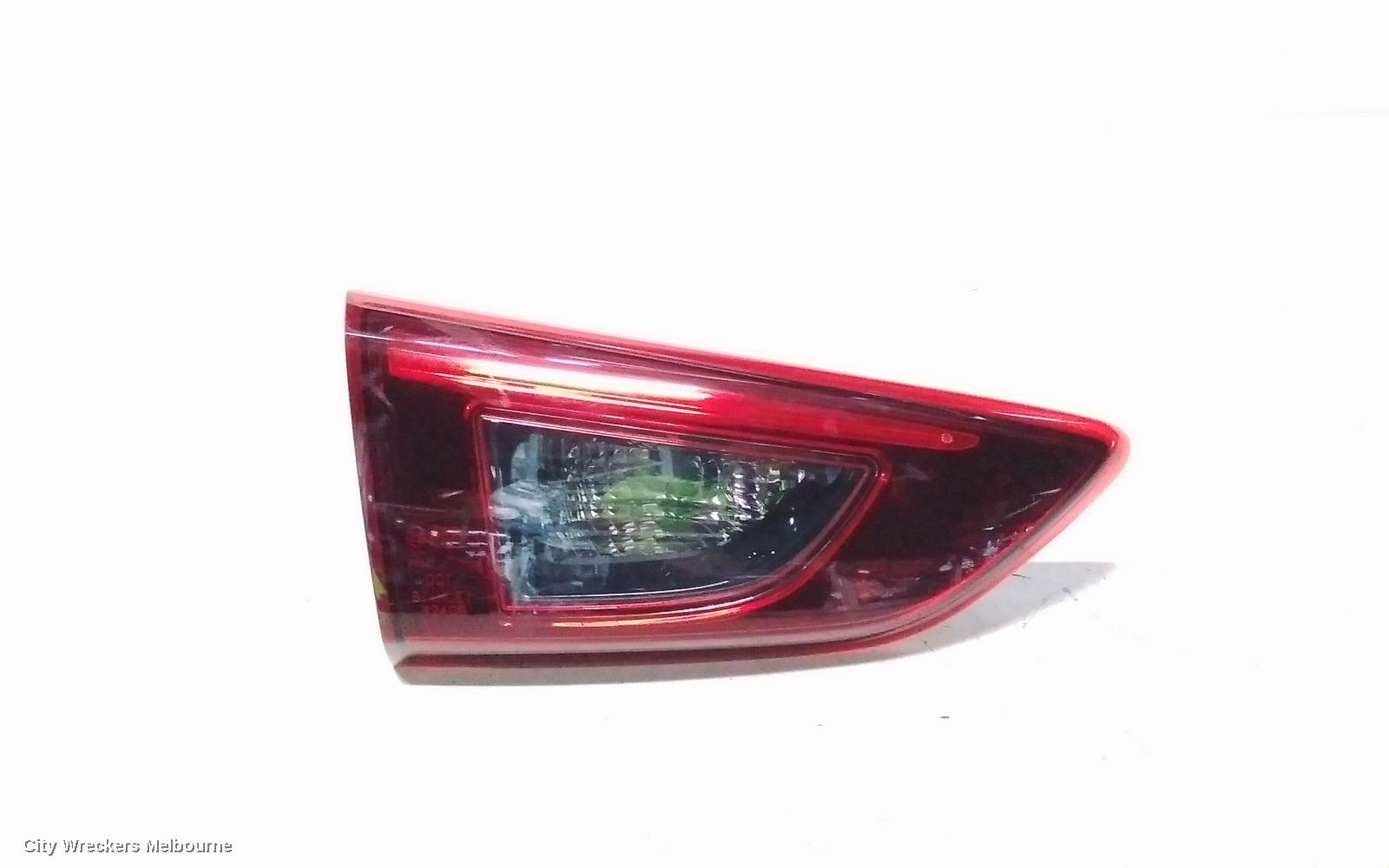 MAZDA CX3 REAR GARNISH, TAILGATE LAMP (LH SIDE), W/ HALOGEN TYPE, DK, 03/2015 ONWARDS