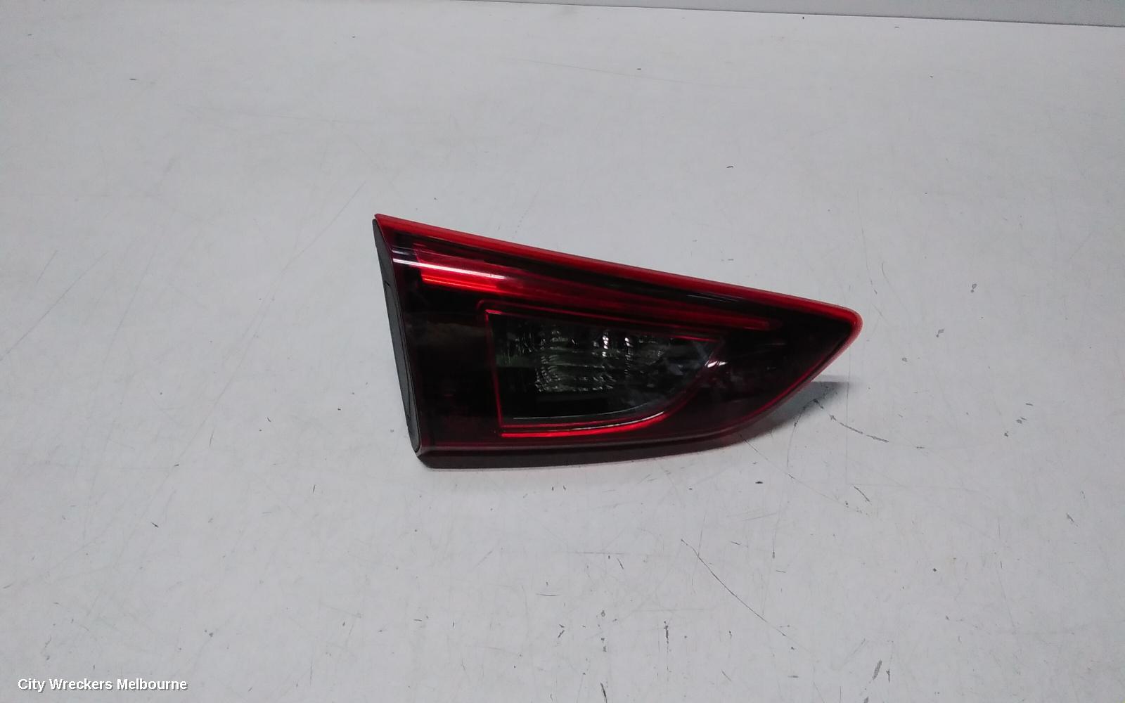 MAZDA CX3 REAR GARNISH, TAILGATE LAMP (LH SIDE), W/ HALOGEN TYPE, DK, 03/2015 ONWARDS