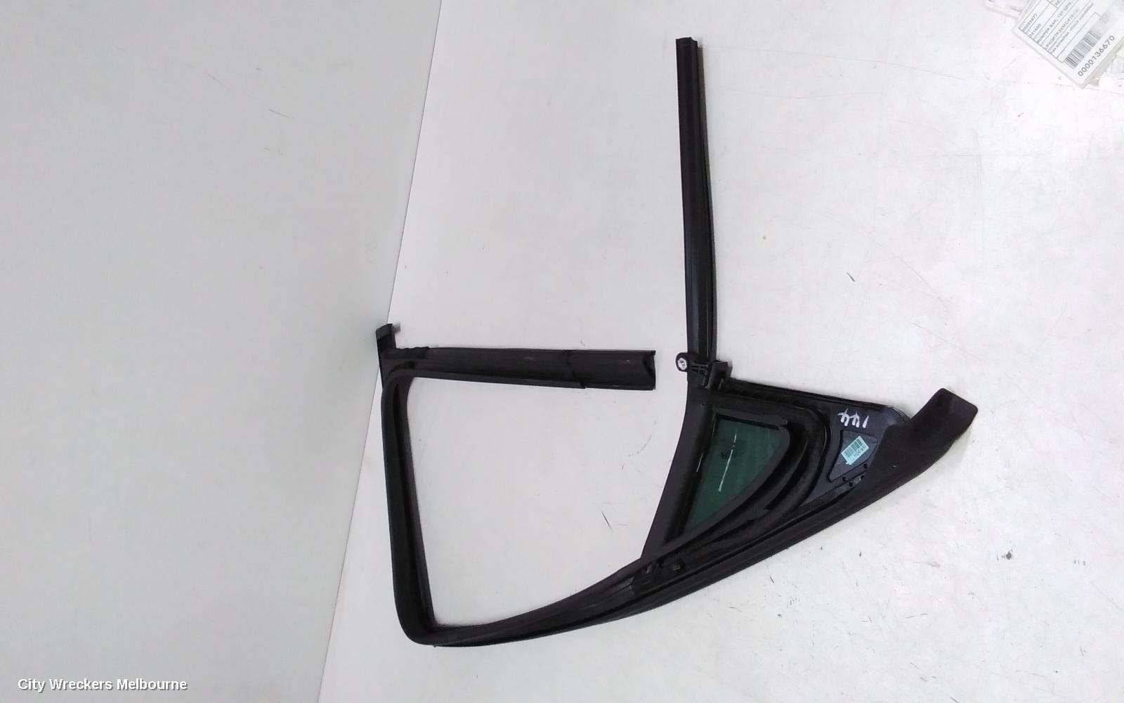 HYUNDAI SANTA FE RIGHT FRONT 1/4 DOOR GLASS, MX5, 11/2023 ONWARDS