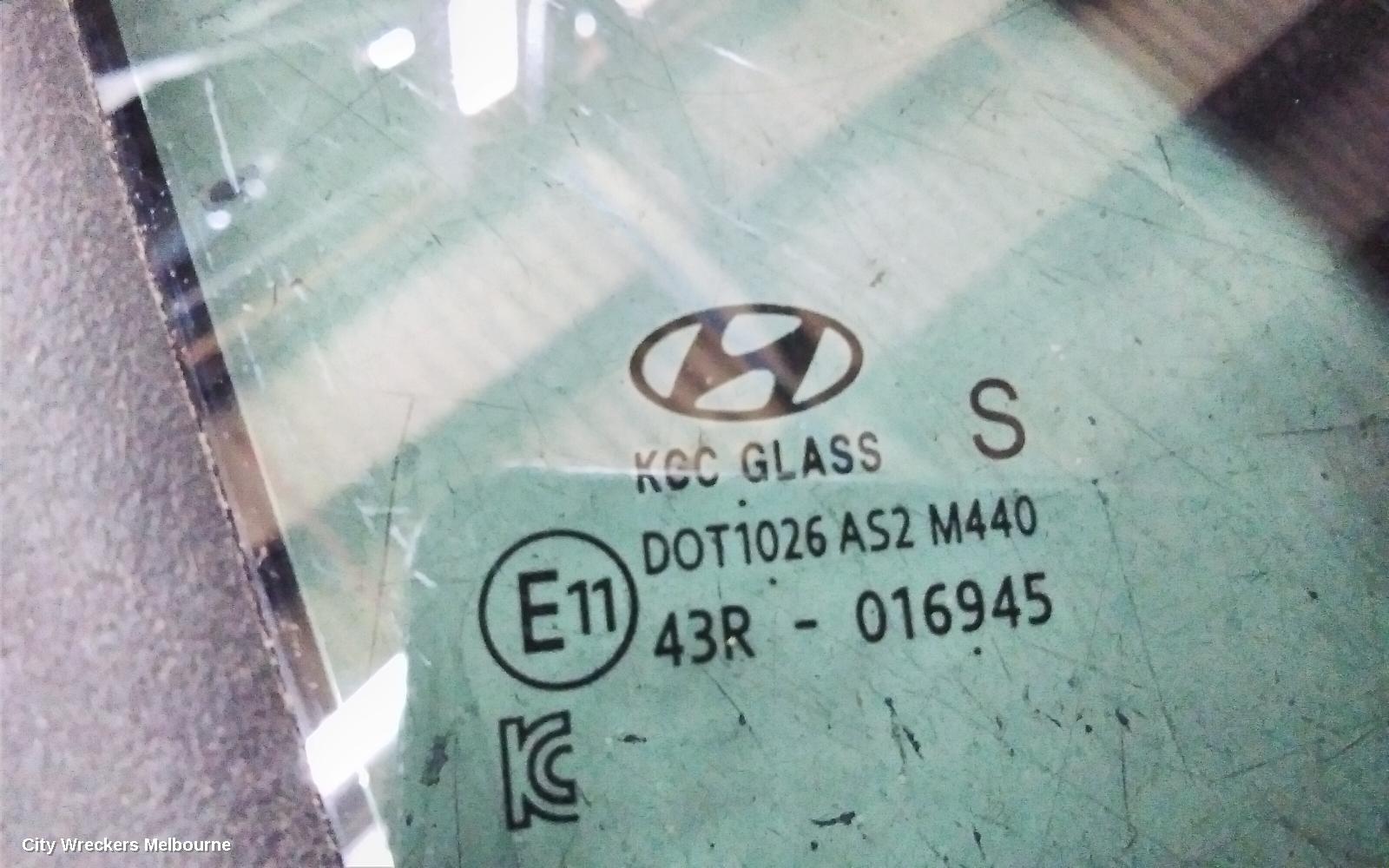 HYUNDAI SANTA FE RIGHT FRONT 1/4 DOOR GLASS, MX5, 11/2023 ONWARDS