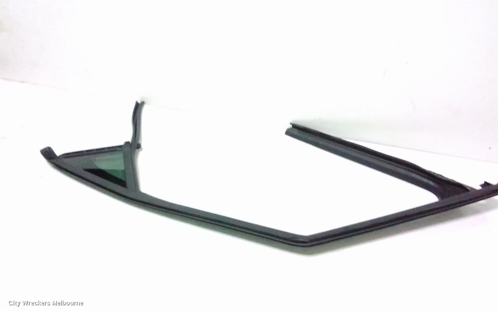 HYUNDAI SANTA FE RIGHT FRONT 1/4 DOOR GLASS, MX5, 11/2023 ONWARDS