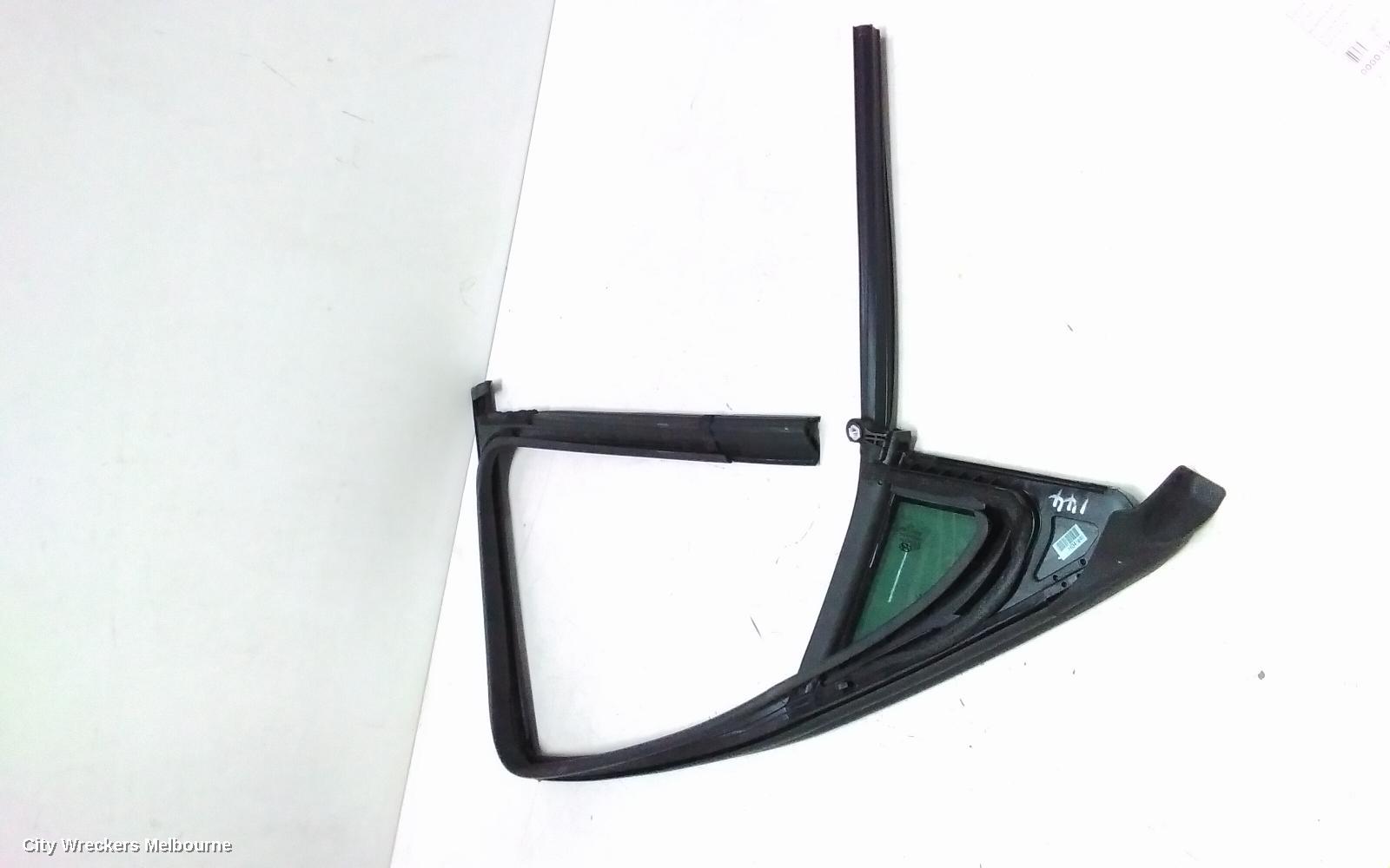 HYUNDAI SANTA FE RIGHT FRONT 1/4 DOOR GLASS, MX5, 11/2023 ONWARDS