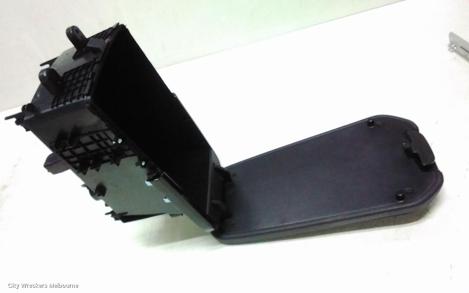 KIA STINGER CONSOLE, CK, 06/2017 - 04/2023