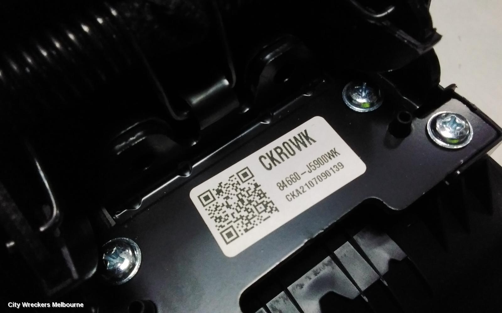 KIA STINGER CONSOLE, CK, 06/2017 - 04/2023