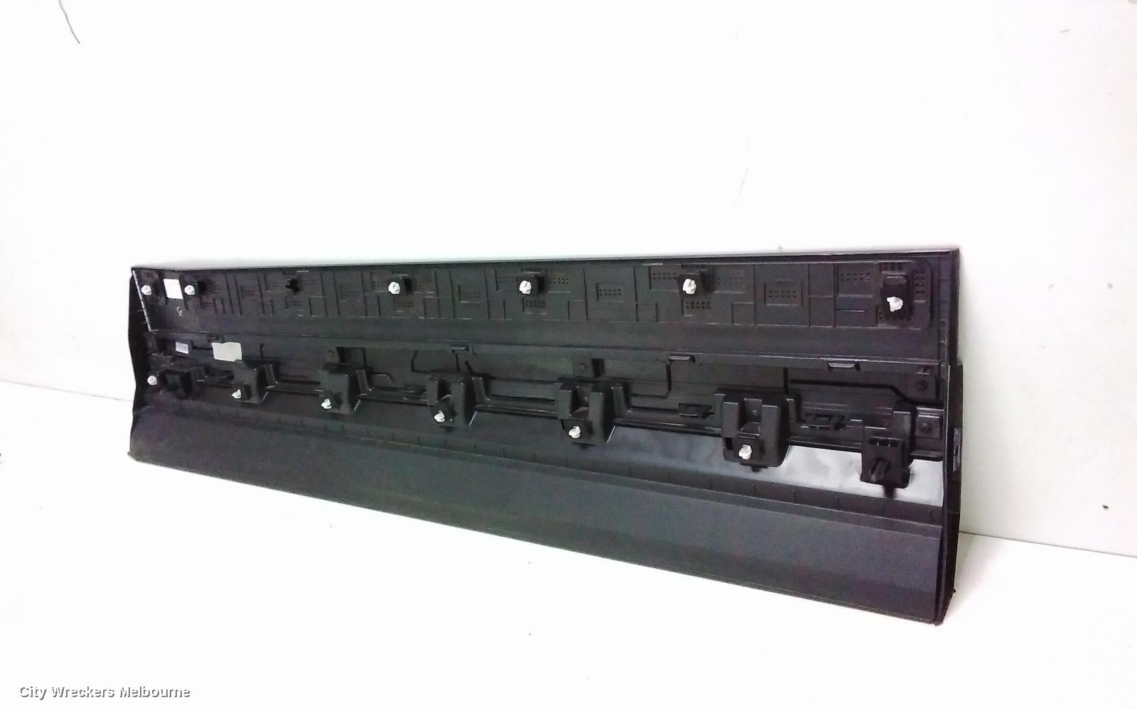HYUNDAI SANTA FE DOOR MOULD, MX5, RH FRONT, MATTE BLACK, NON GREY INSERT, 11/2023 ONWARDS