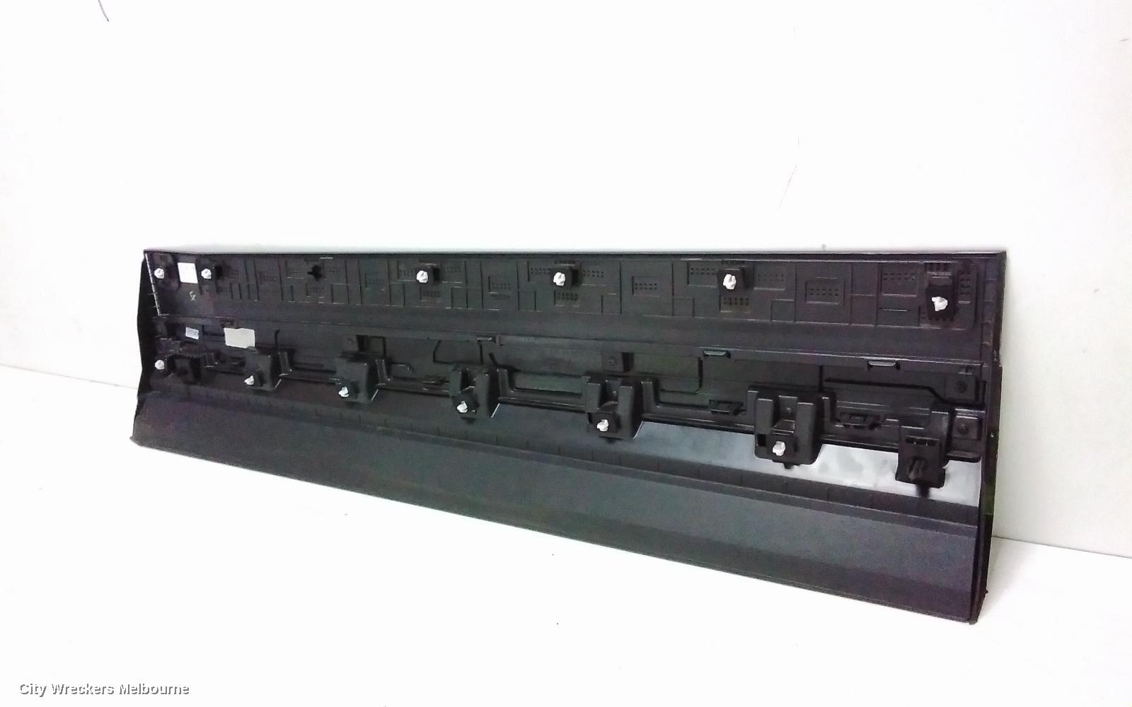 HYUNDAI SANTA FE DOOR MOULD, MX5, RH FRONT, MATTE BLACK, NON GREY INSERT, 11/2023 ONWARDS