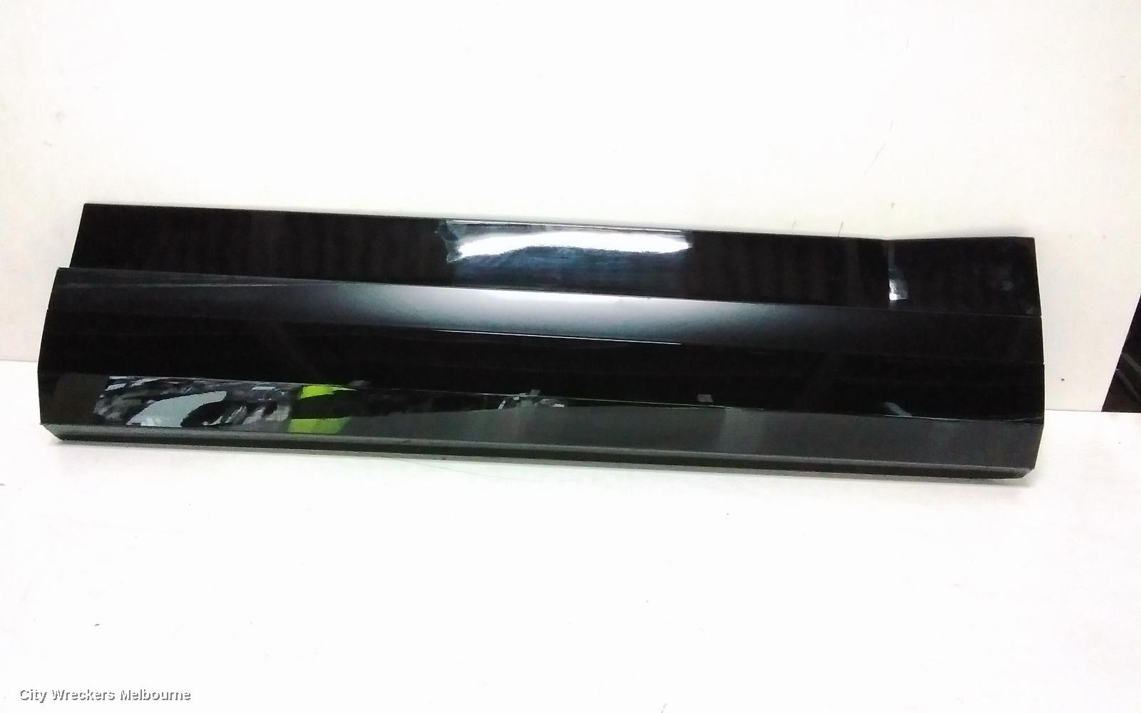 HYUNDAI SANTA FE DOOR MOULD, MX5, RH FRONT, MATTE BLACK, NON GREY INSERT, 11/2023 ONWARDS