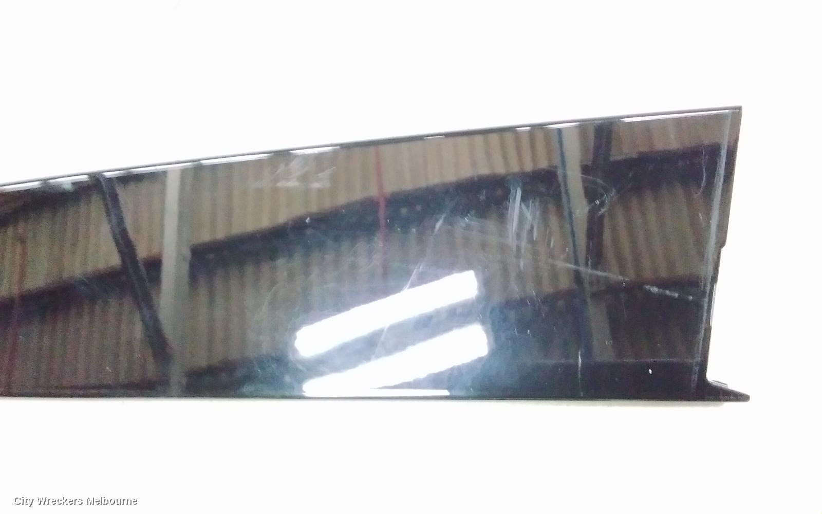 HYUNDAI SANTA FE DOOR MOULD, RIGHT FRONT BALCK DORO MOULD CHECK PHOTO : 137221, MX5, RH FRONT, MATTE BLACK, NON GREY INSERT, 11/2023 ONWARDS