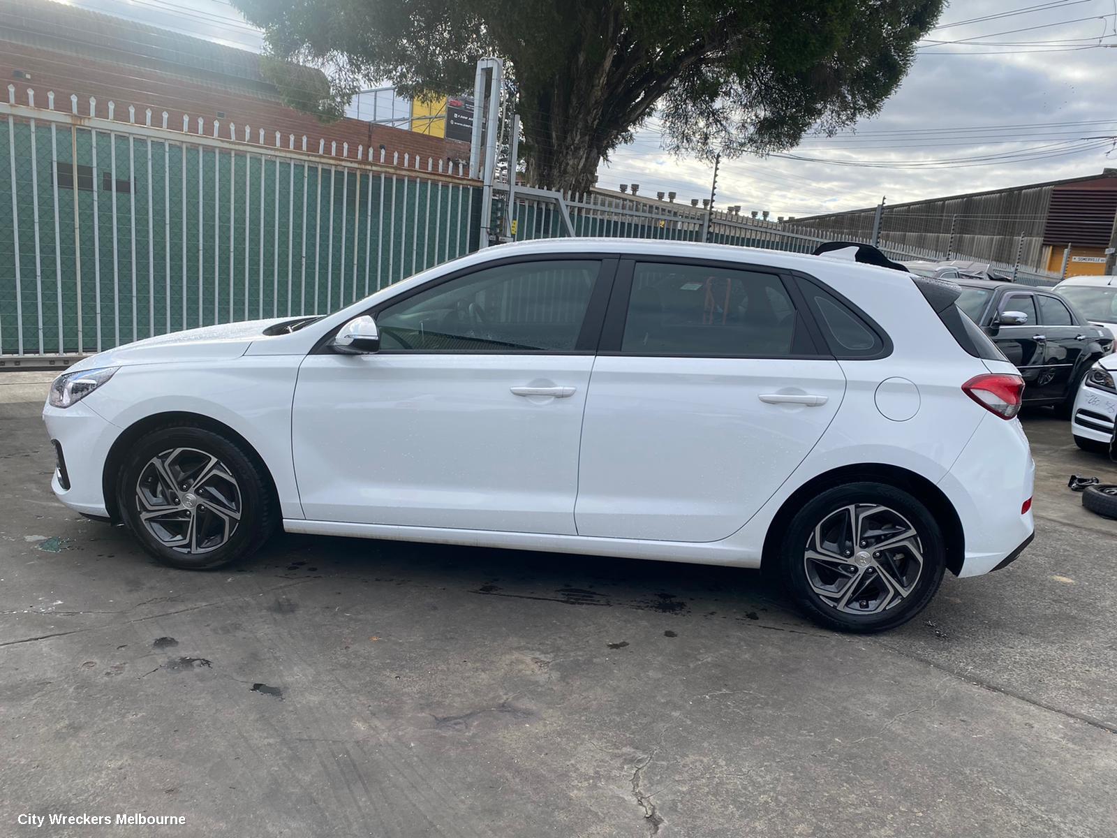HYUNDAI I30 RIGHT FRONT DOOR WINDOW, PD, HATCH, 03/2017 ONWARDS