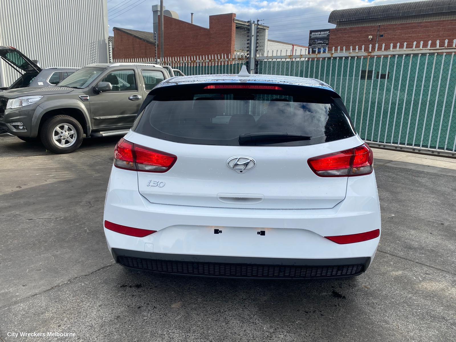 HYUNDAI I30 RIGHT FRONT DOOR WINDOW, PD, HATCH, 03/2017 ONWARDS