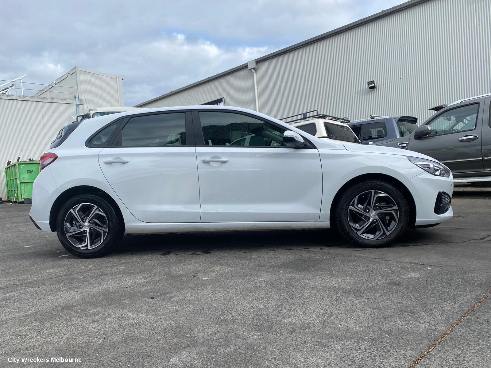 HYUNDAI I30 RIGHT FRONT DOOR WINDOW, PD, HATCH, 03/2017 ONWARDS