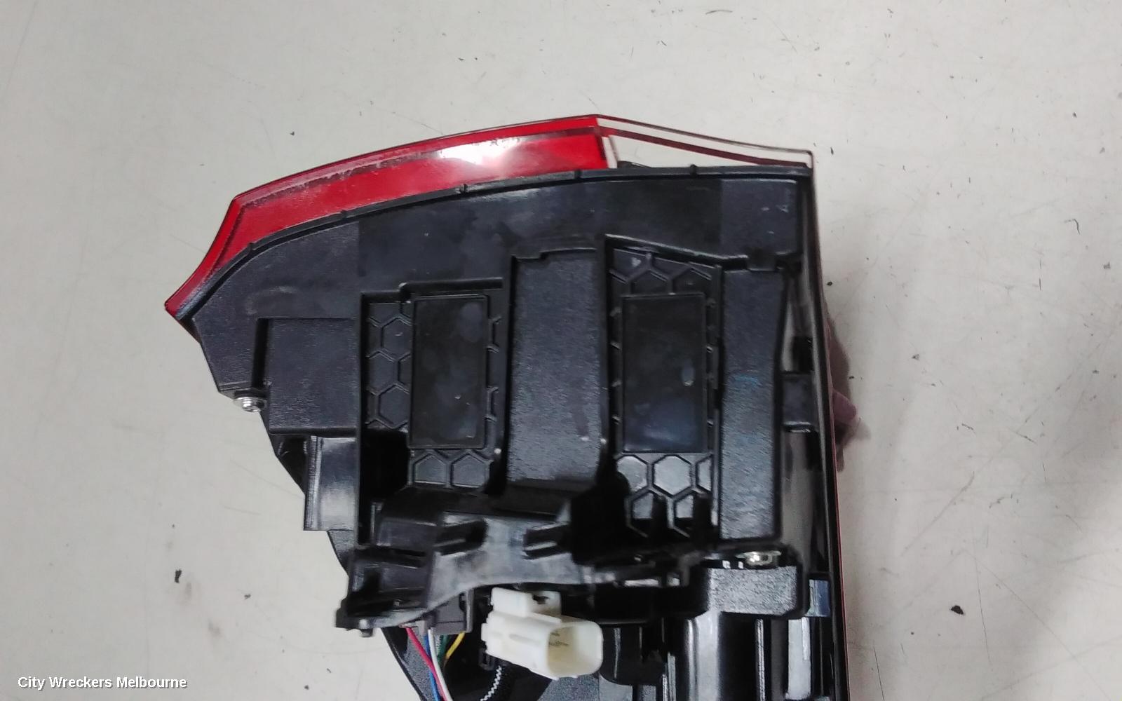 TOYOTA LANDCRUISER RIGHT TAILLIGHT, 300 SERIES, IN BODY, W/ LED, LED TURN SIGNAL, DYNAMIC TURN SIGNAL TYPE, 04/2021 ONWARDS