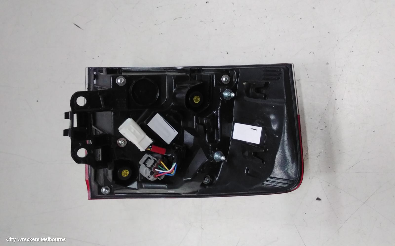 TOYOTA LANDCRUISER RIGHT TAILLIGHT, 300 SERIES, IN BODY, W/ LED, LED TURN SIGNAL, DYNAMIC TURN SIGNAL TYPE, 04/2021 ONWARDS