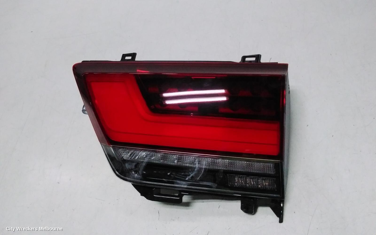 TOYOTA LANDCRUISER REAR GARNISH, 300 SERIES, TAILGATE LAMP (RH SIDE), W/ LED, LED TURN SIGNAL, DYNAMIC TURN SIGNAL TYPE, 04/2021 ONWARDS