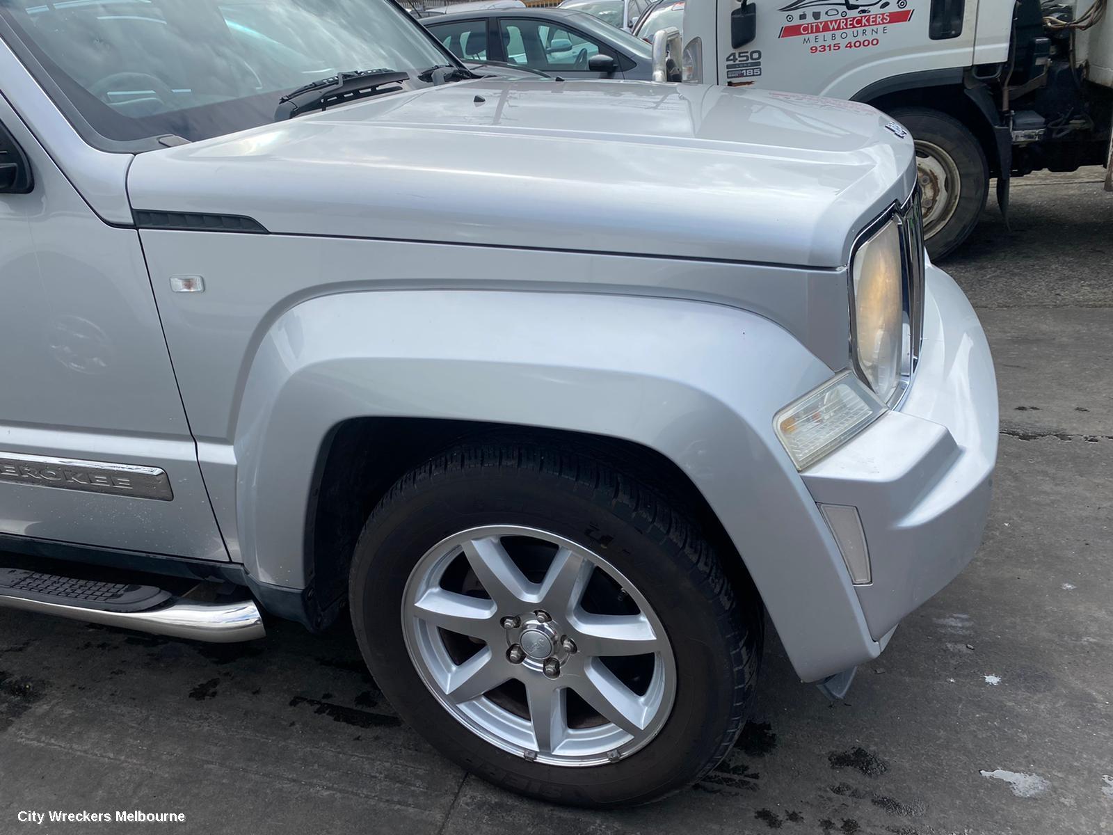 JEEP CHEROKEE LEFT FRONT HUB ASSEMBLY, KK, 11/2007 - 10/2012