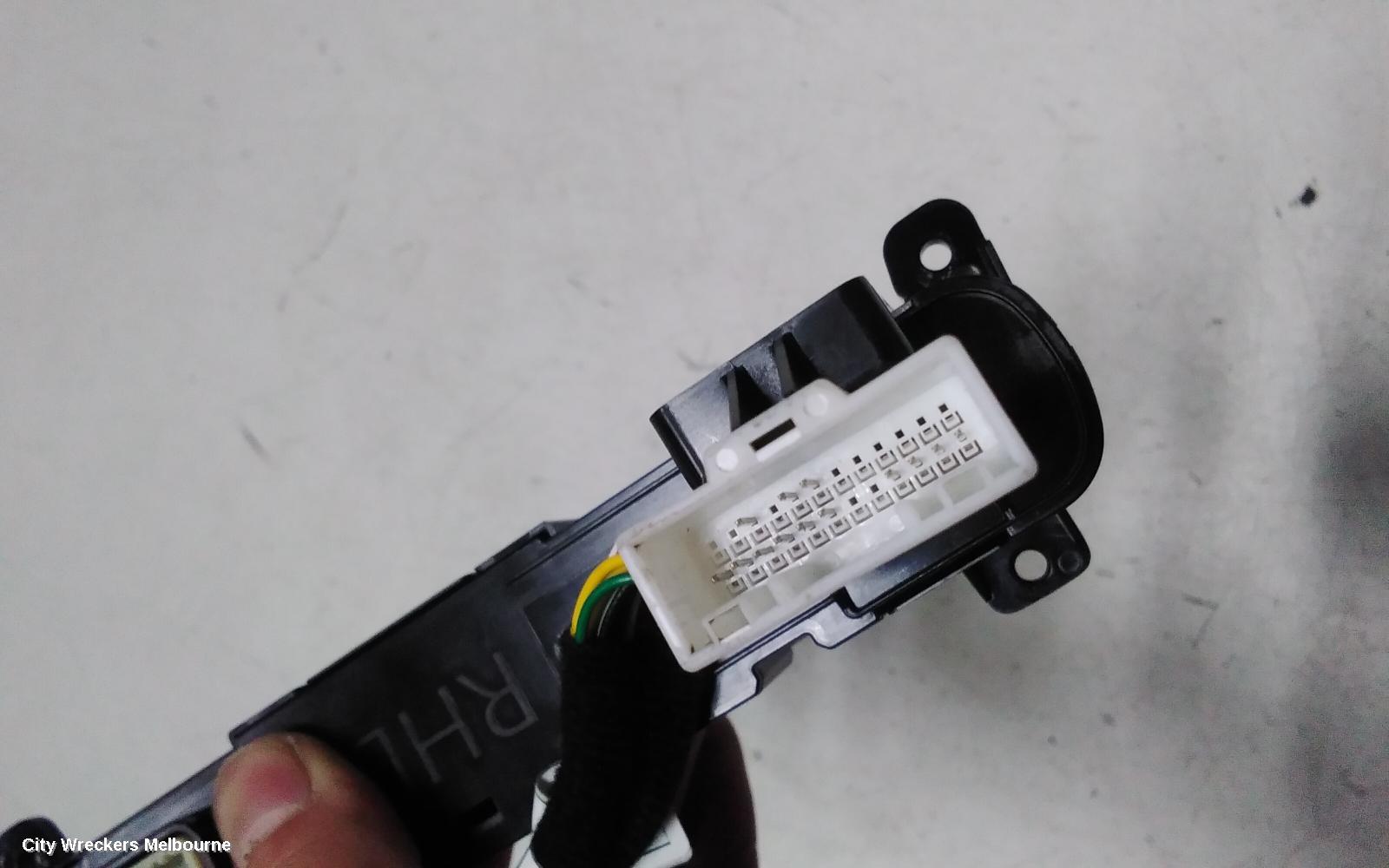 KIA STINGER, CK, 06/2017 - 04/2023, 360 CAMERA VIEW SWITCH ASSYEMBLY: 137573