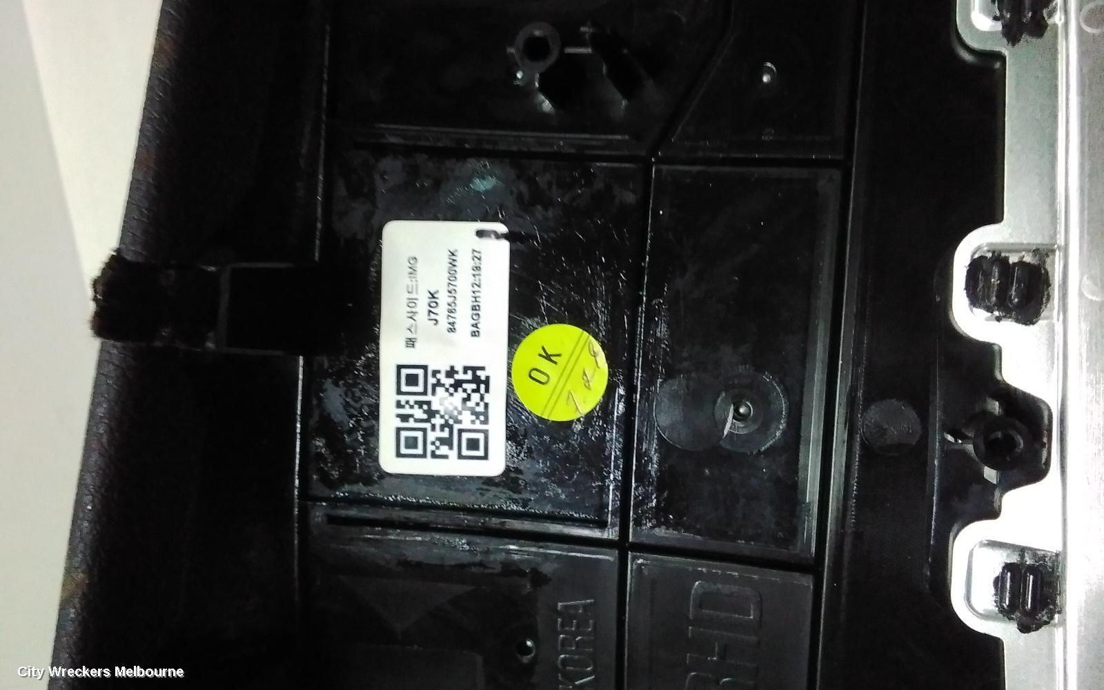 KIA STINGER, CK, 06/2017 - 04/2023, CENTER AIRVENT ASSEMBLY : 137575