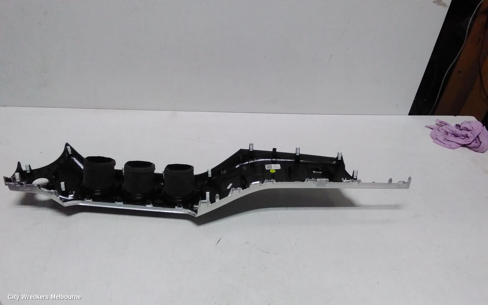 KIA STINGER, CK, 06/2017 - 04/2023, CENTER AIRVENT ASSEMBLY : 137575